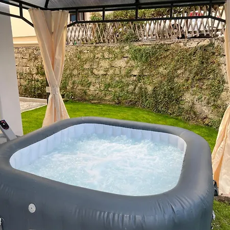 4younic Glonn1 * Boxspring * Jacuzzi * Netflix*65“ Apartment *